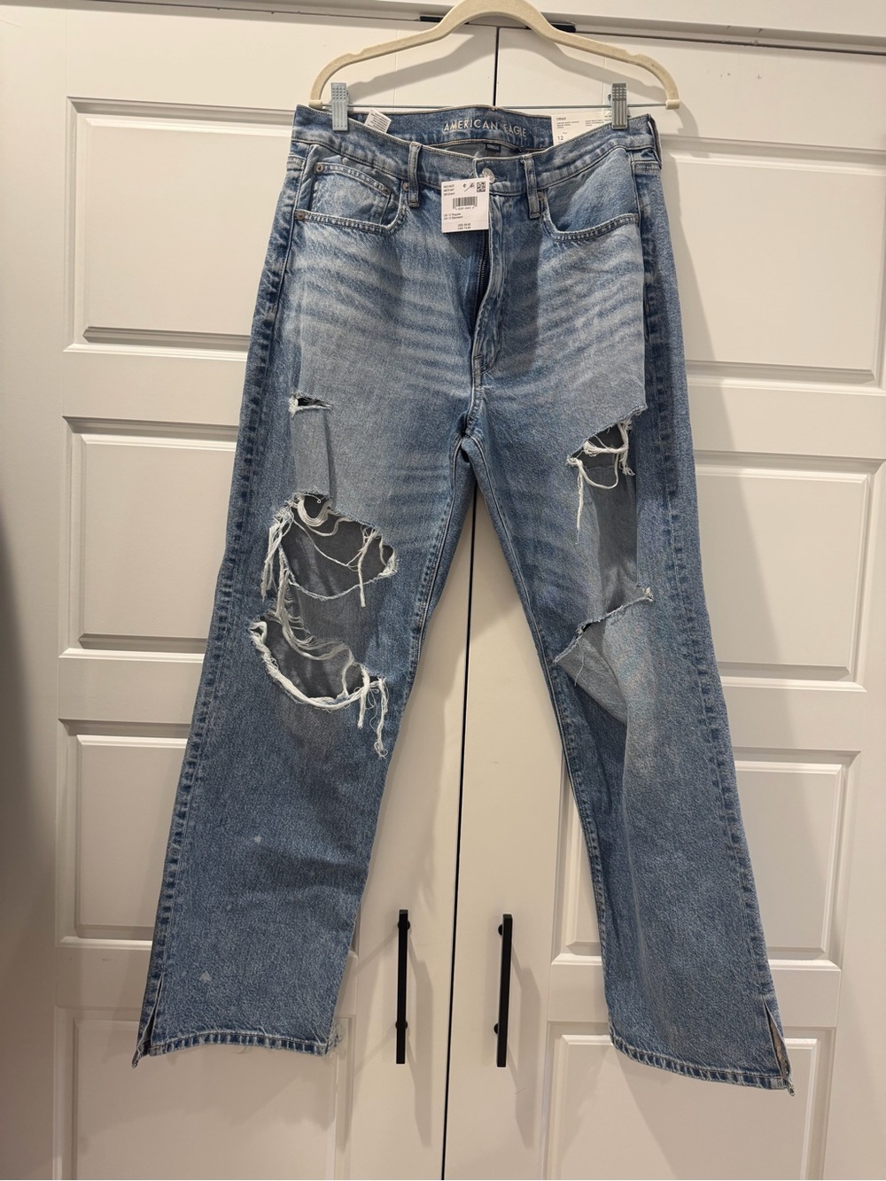 American Eagle Outfitters Light Blue Distressed Women’s Jeans